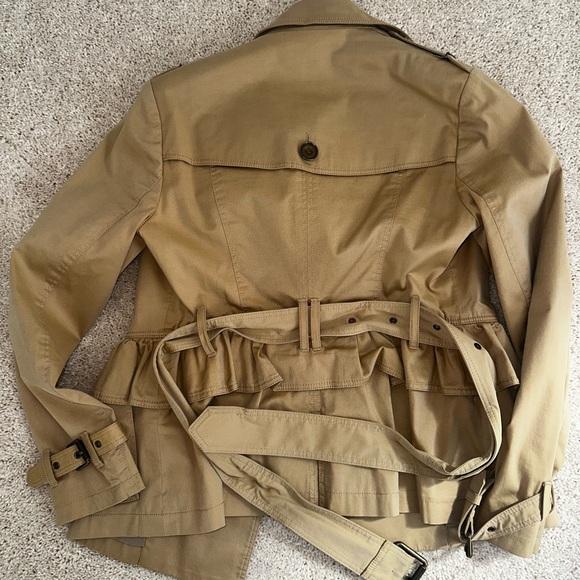 🧥Gorgeous Like New Burberry Brit Women's Peplum Short Trench Size 6 🧥 - Picture 4 of 9